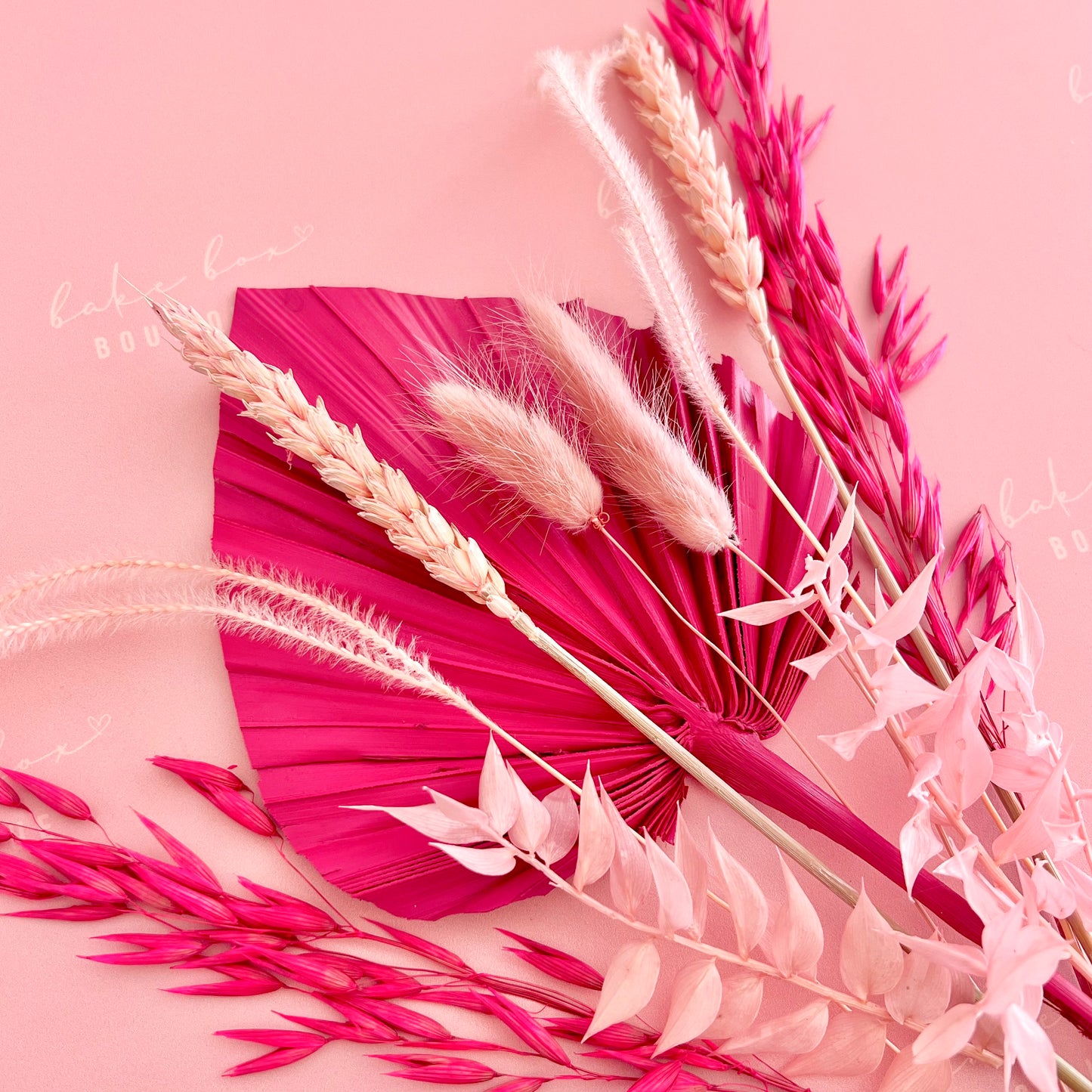 DRIED FLOWERS WITH PALM SPEAR - HOT PINK