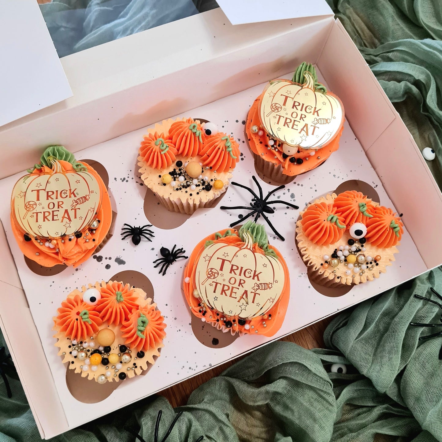HAPPY HALLOWEEN PUMPKIN - METALLIC CHARM TOPPER