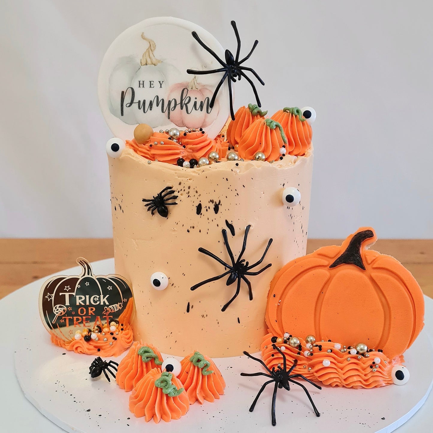 HAPPY HALLOWEEN PUMPKIN - METALLIC CHARM TOPPER