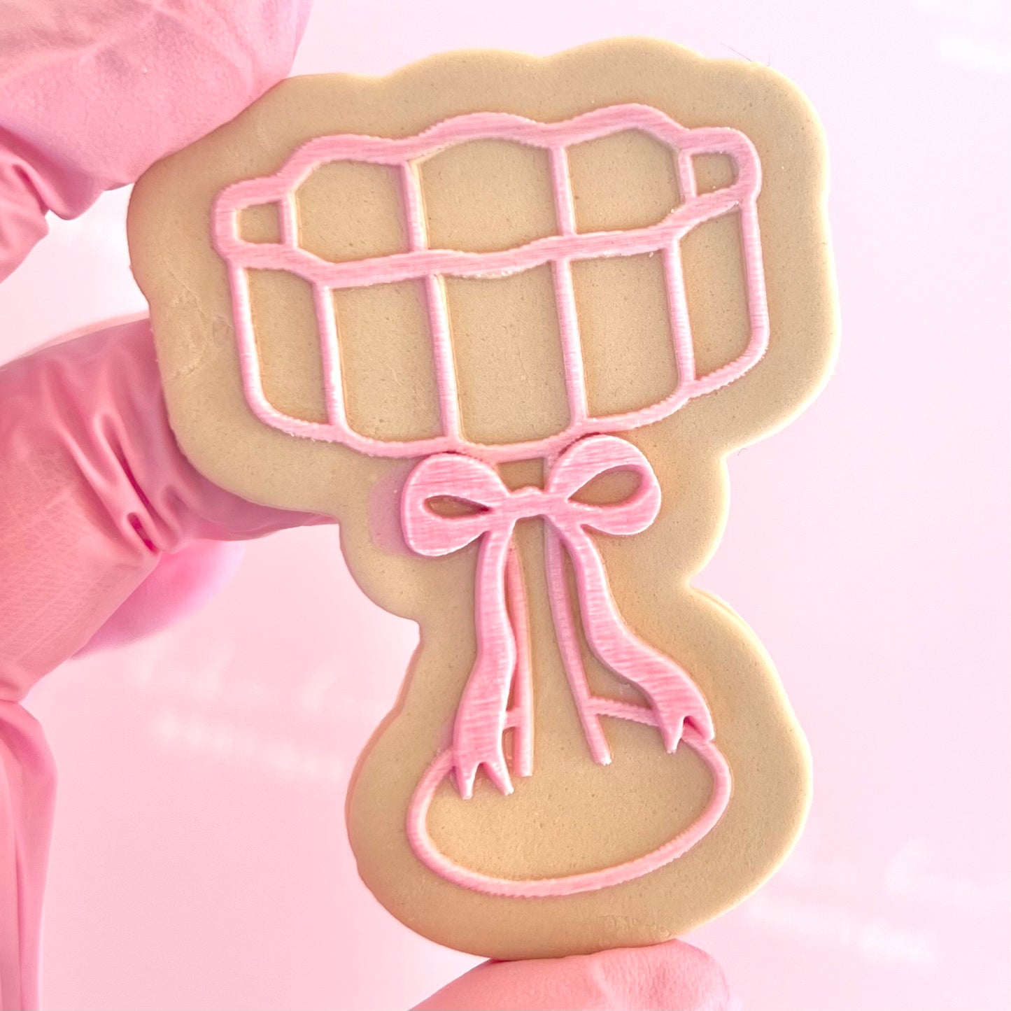 COCKTAIL GLASS WITH BOW - RAISED EMBOSSER