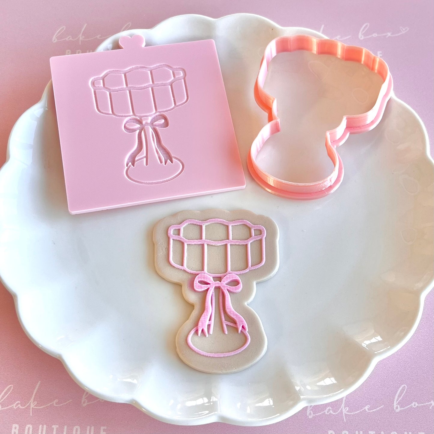 COCKTAIL GLASS WITH BOW - RAISED EMBOSSER