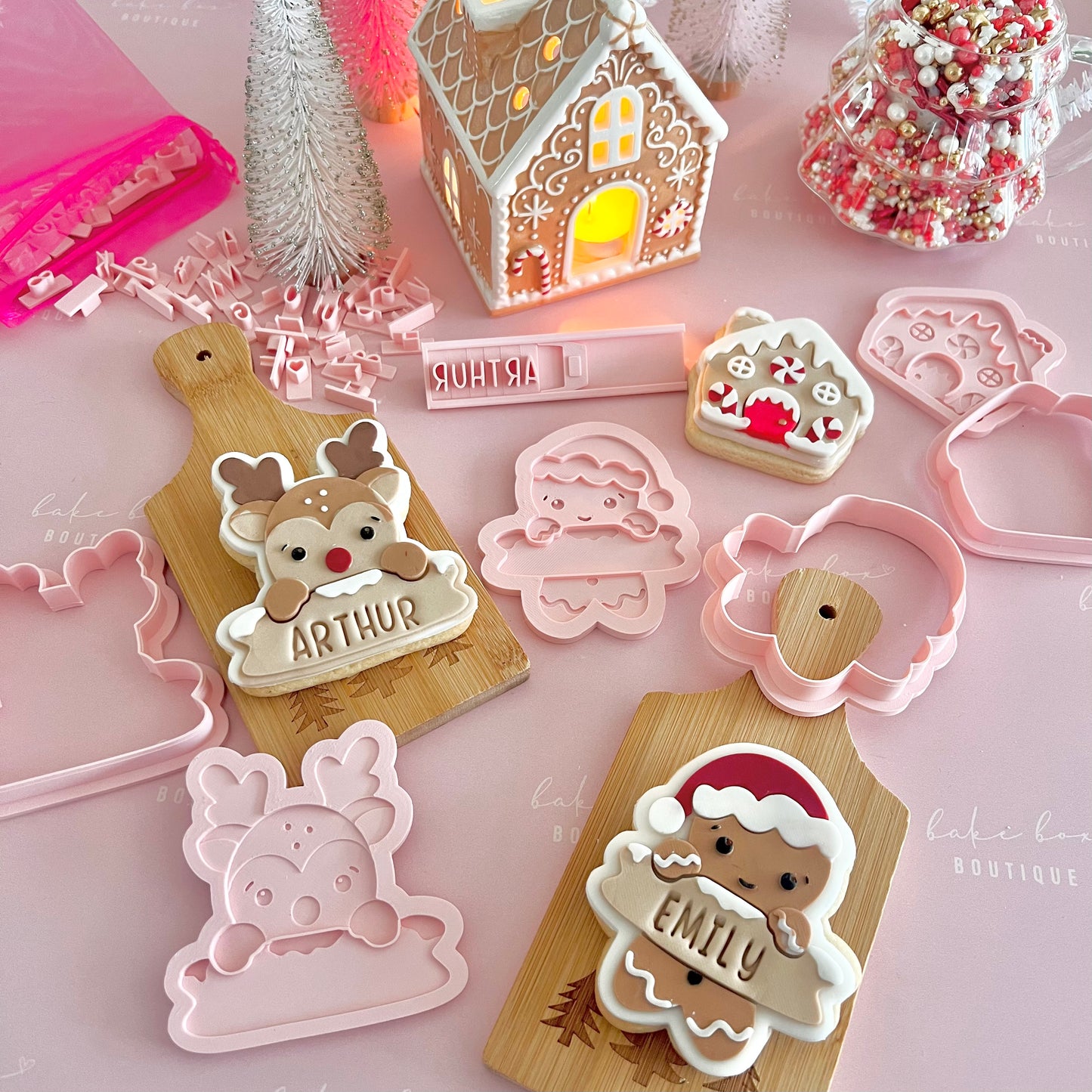GINGERBREAD MAN PLAQUE - MULTI POP EMBOSSER AND CUTTER