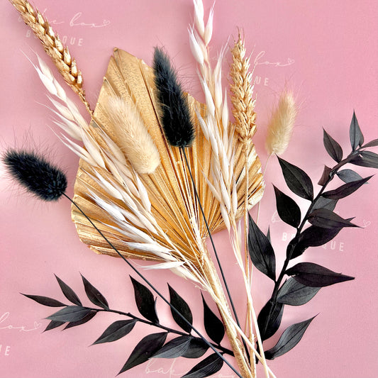 DRIED FLOWERS WITH PALM SPEAR - BLACK AND GOLD