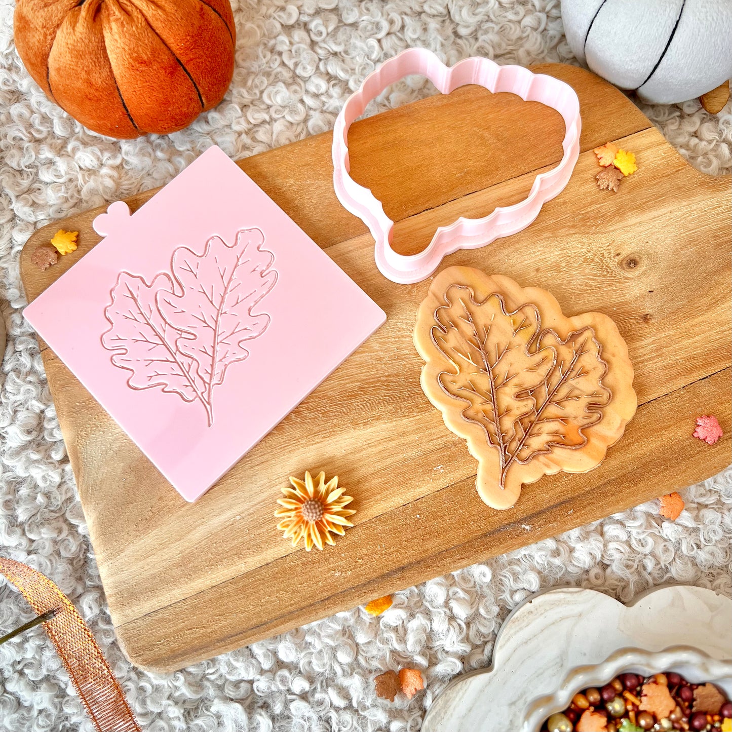 MAPLE LEAVES - RAISED EMBOSSER