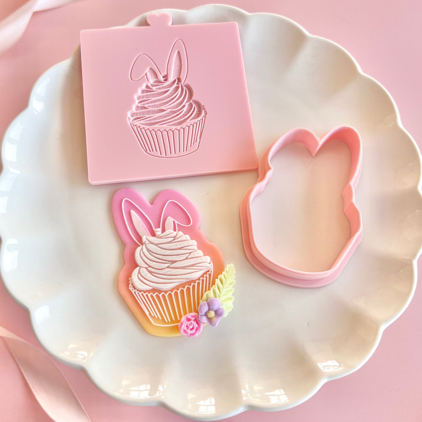 BUNNY CUPCAKE - RAISED EMBOSSER