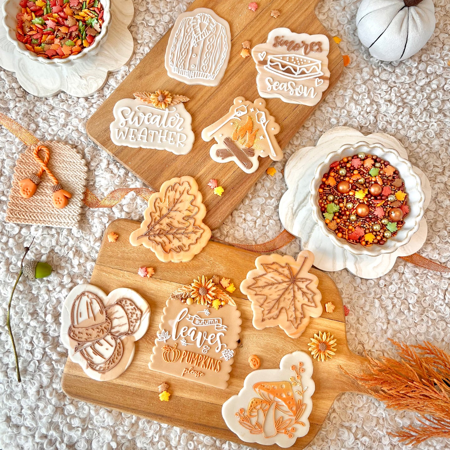 MAPLE LEAVES - RAISED EMBOSSER