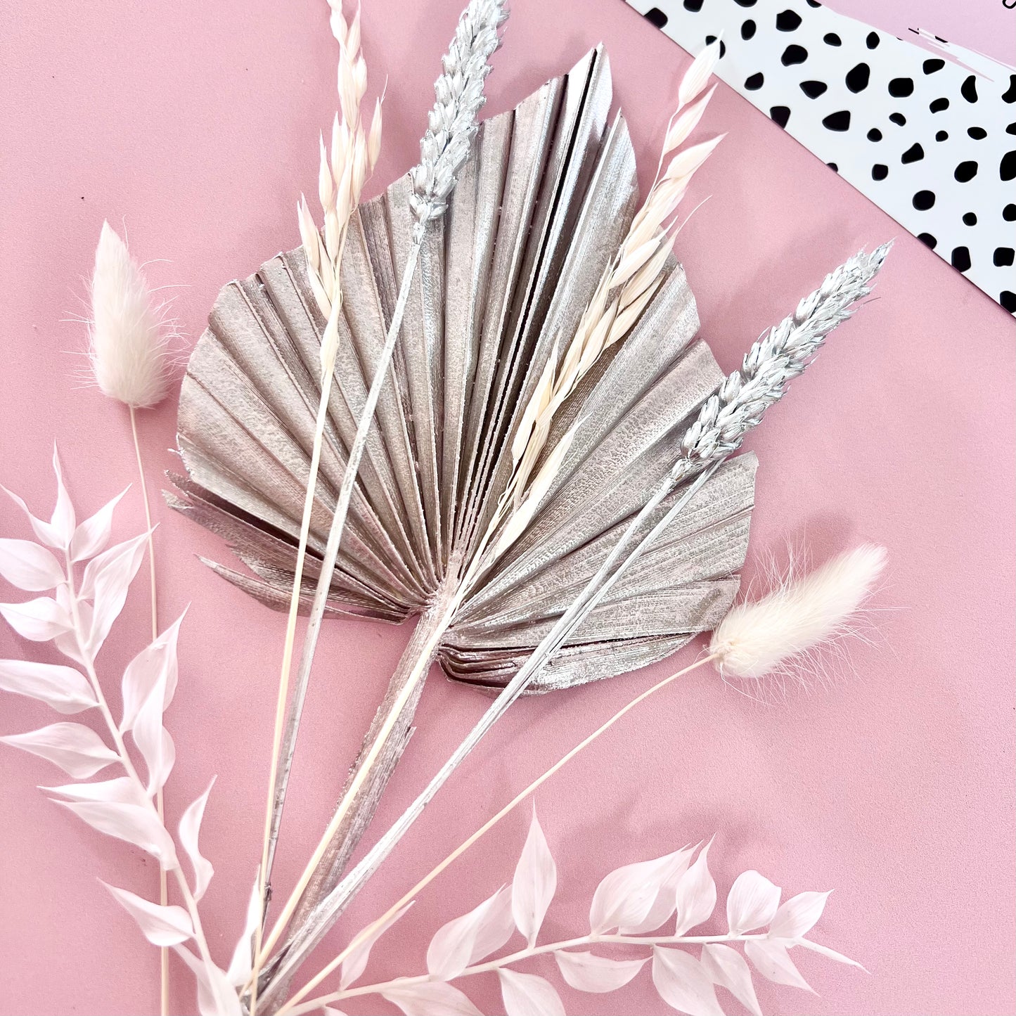 DRIED FLOWERS WITH PALM SPEAR - SILVER