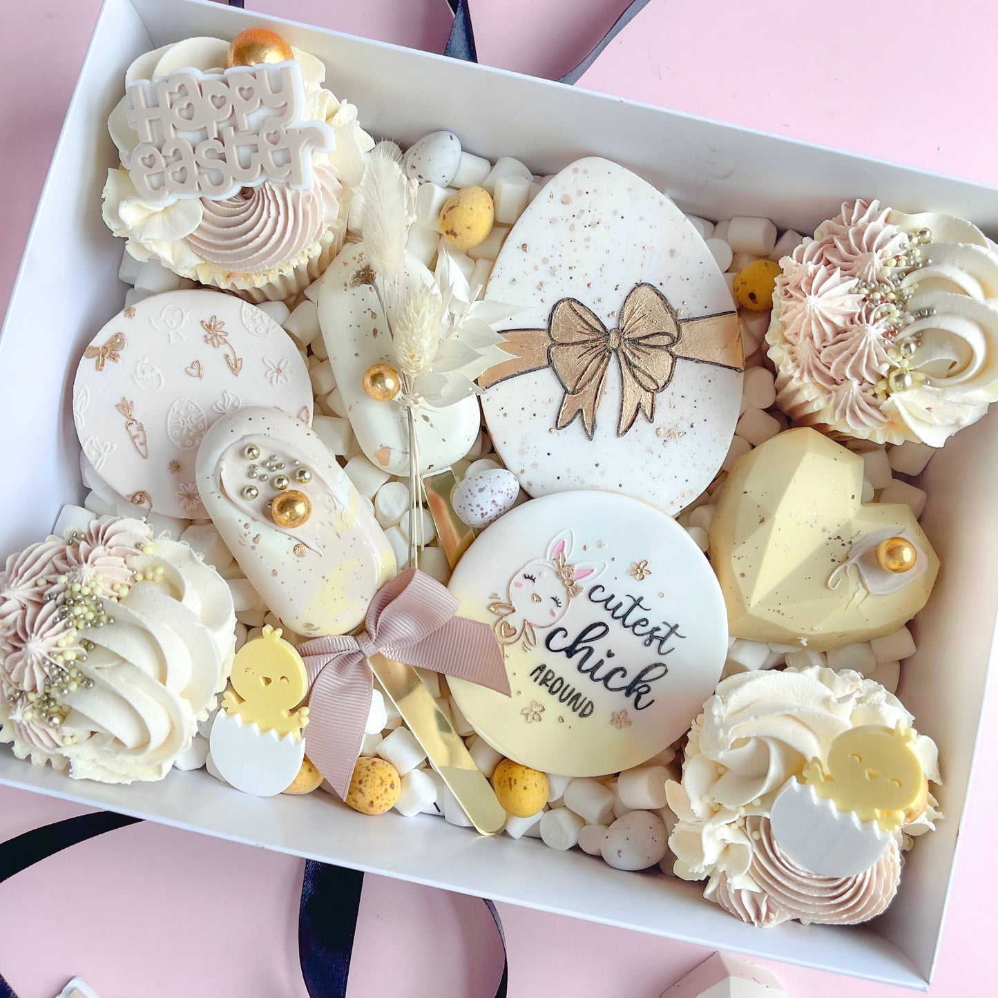 CHICK IN EGG CHARM CAKE TOPPER