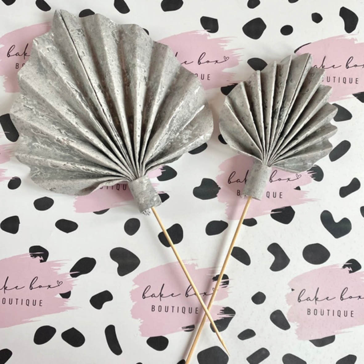 SILVER MARBLE PALM SPEARS