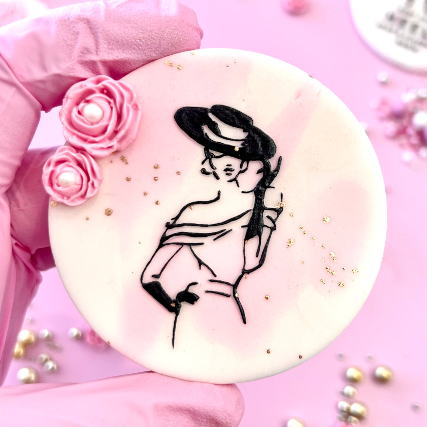 CHIC SILHOUETTE - RAISED EMBOSSER