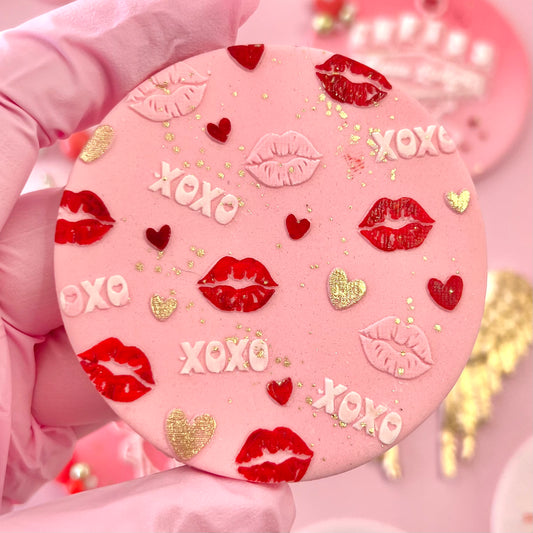 XOXO LIPS - RAISED EMBOSSER