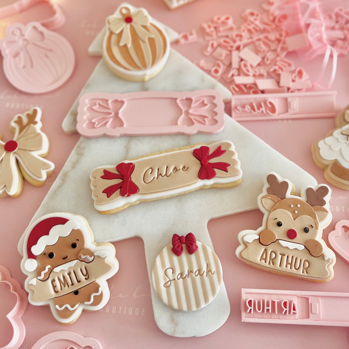 GINGERBREAD MAN PLAQUE - MULTI POP EMBOSSER AND CUTTER