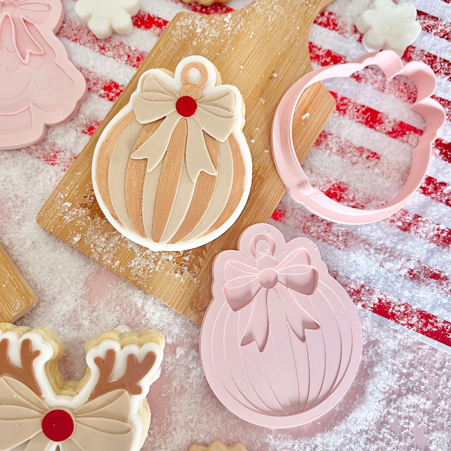 BAUBLE BOW - MULTI POP EMBOSSER AND CUTTER