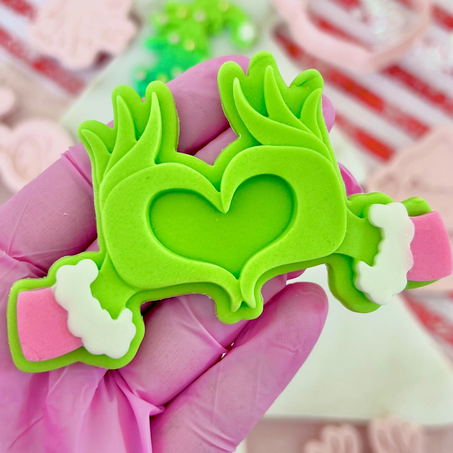 GRINCH HEART HANDS - MULTI POP EMBOSSER AND CUTTER
