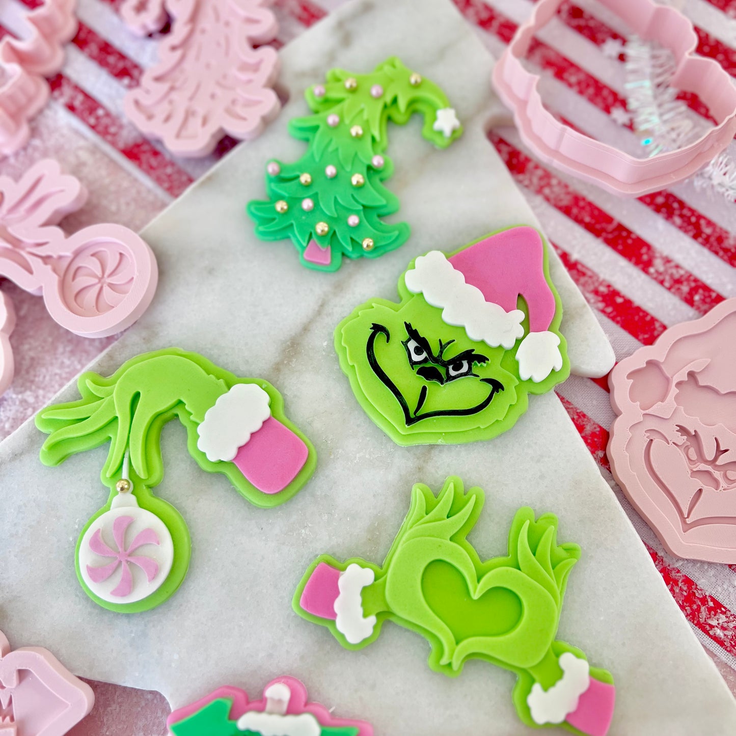 GRINCH HOLDING BAUBLE - MULTI POP EMBOSSER AND CUTTER