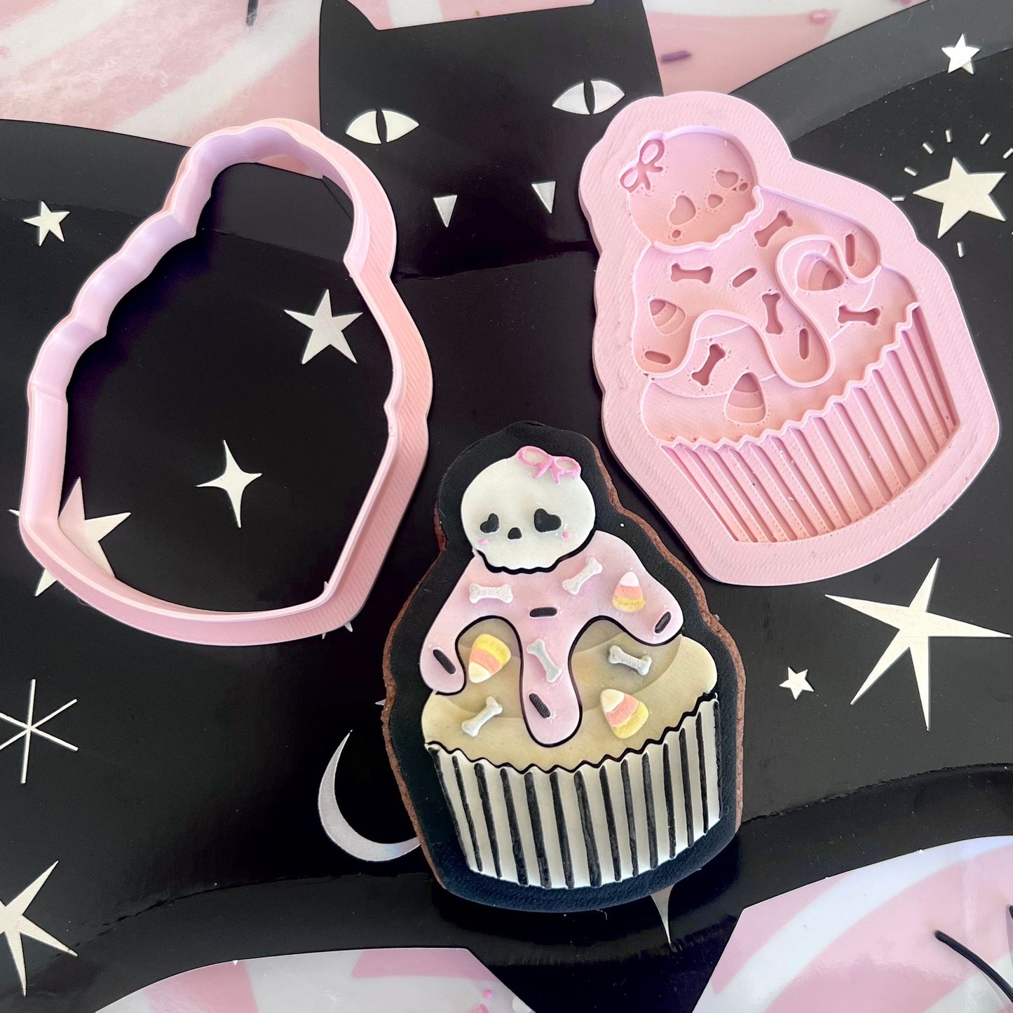 SPOOKY CUPCAKE - MULTI POP EMBOSSER AND CUTTER