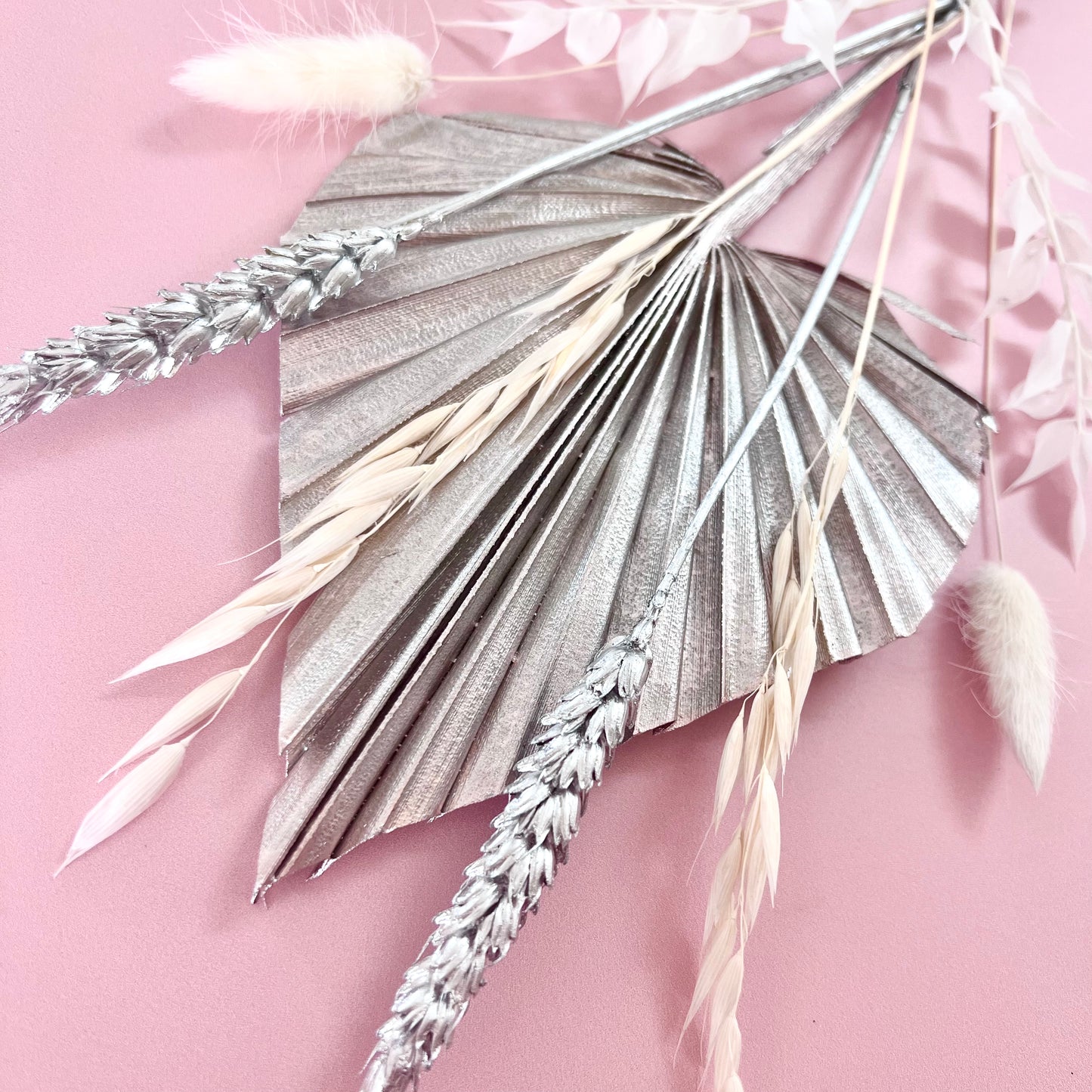 DRIED FLOWERS WITH PALM SPEAR - SILVER