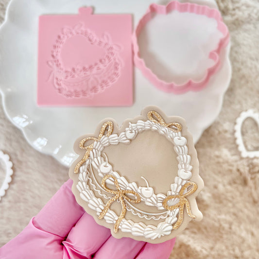 LAMBETH HEART CAKE - RAISED EMBOSSER