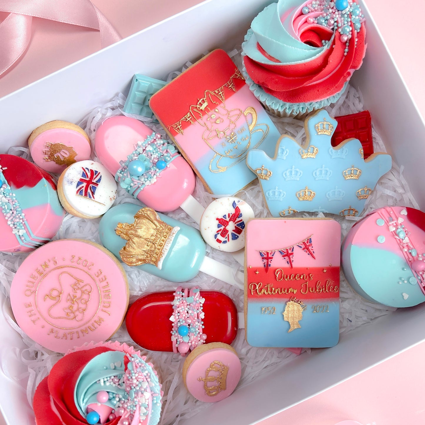 THE QUEEN'S PLATINUM JUBILEE 2022 RAISED EMBOSSER Bake Box Boutique